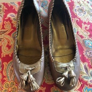 Isabella Fiore Taupe Leather Peace Patch,sz 9 Flat